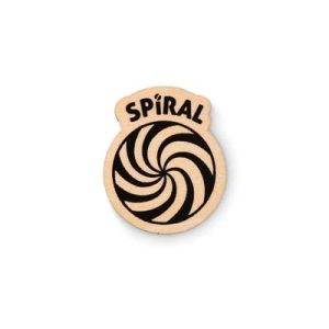 Badge sur-mesure en bois – MBDG04B